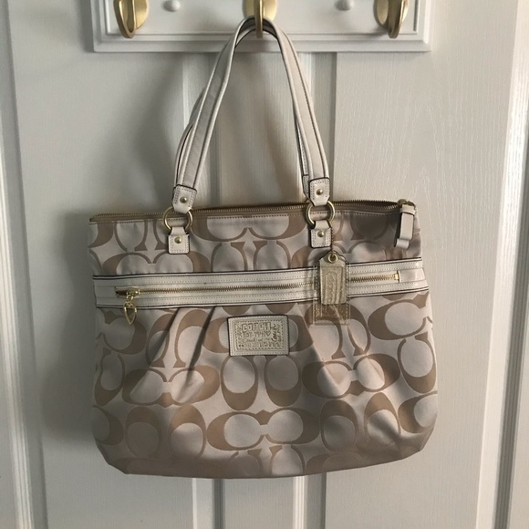Coach Poppy Tote - Picture 1 of 7